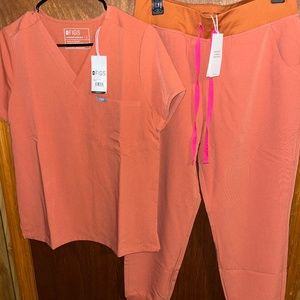 NWT FIGS Terracotta Scrub Set